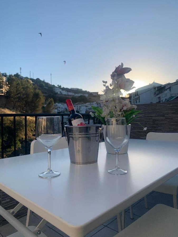 Апартаменти El Balcon De La Roca Setenil De Las Bodegas Екстер'єр фото